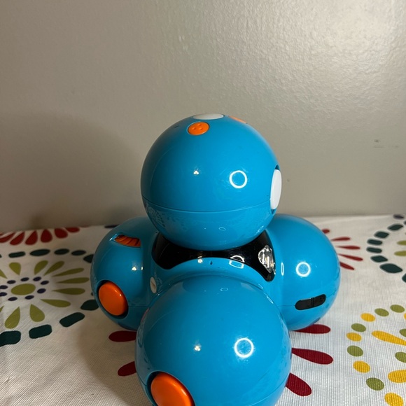 Wonder Workshop Dash Robot Kids Coding Programing Educational Toy Bots STEM - Picture 4 of 10